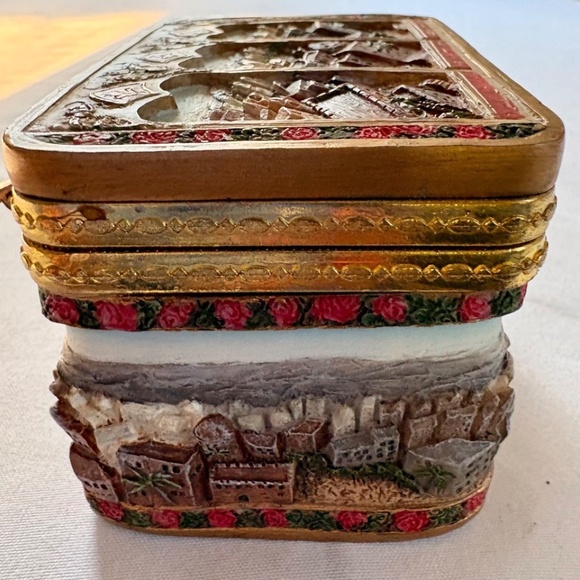 Vtg Jerusalem Landscape Hand Etched 3D Porcelain Trinket Box Black Velvet Lining - Picture 5 of 11